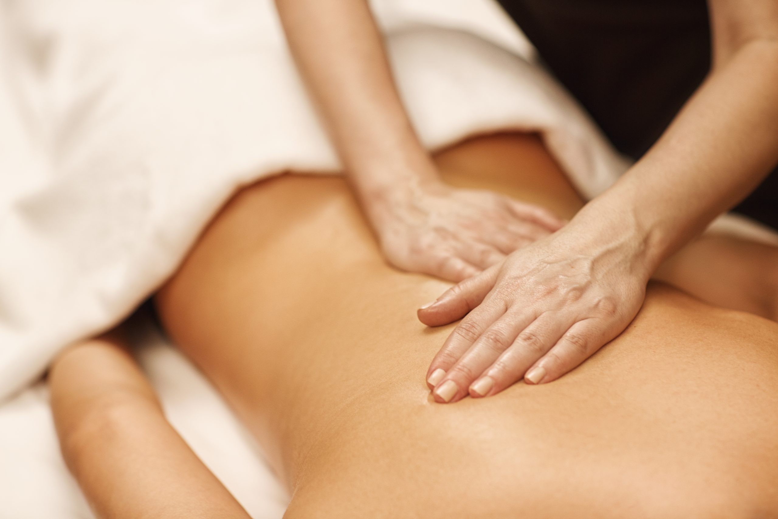 Close,Up,Cropped,Shot,Of,A,Professional,Masseuse,Working,Massaging